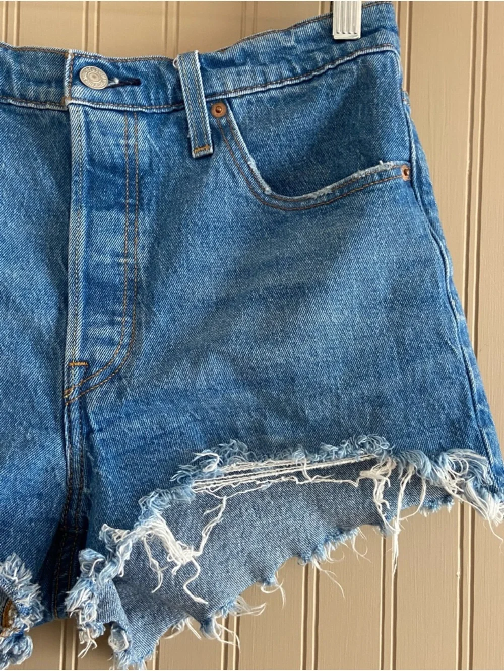 Levi’s 501 Original Cut Off Shorts Light Wash Blue Distressed Jeans Women’s 29 - Picture 3 of 7